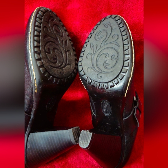 Euro Soft By Sofft Black Leather Mules with Buckle - Size 8M - Picture 6 of 9